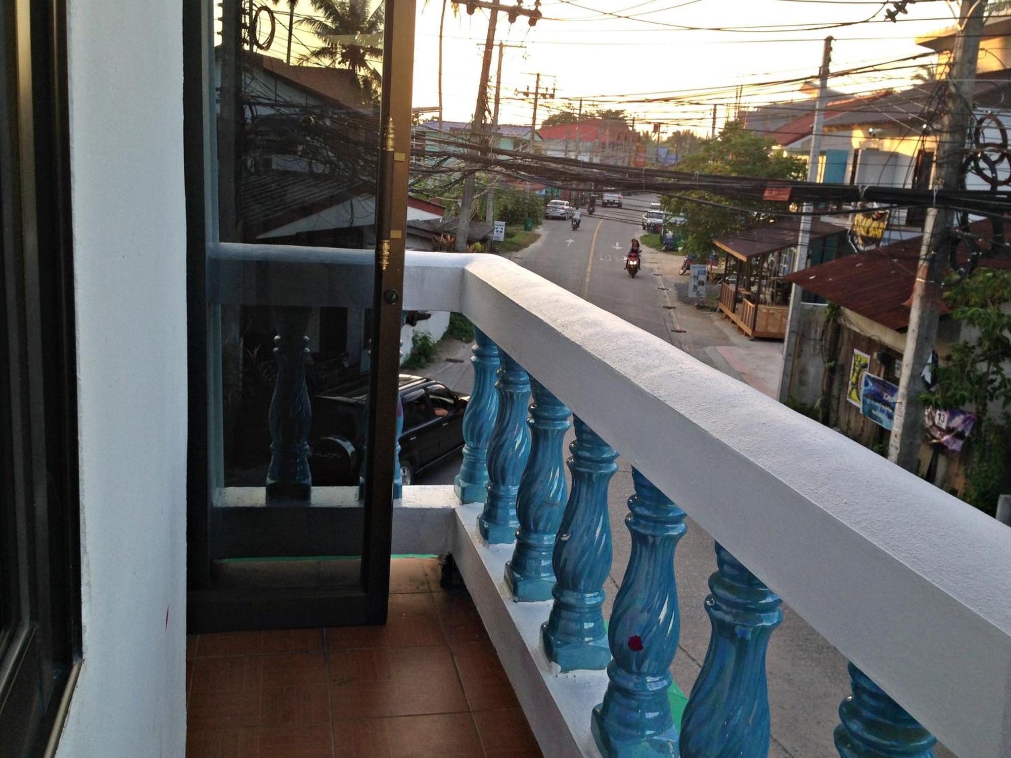 White Rabbit Hostel Baan Khai Buitenkant foto