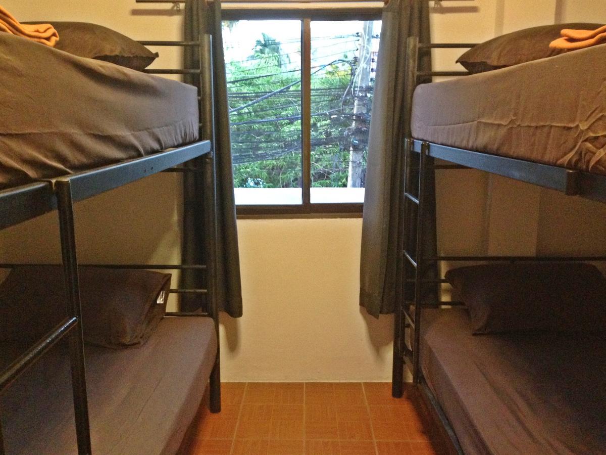 White Rabbit Hostel Baan Khai Buitenkant foto