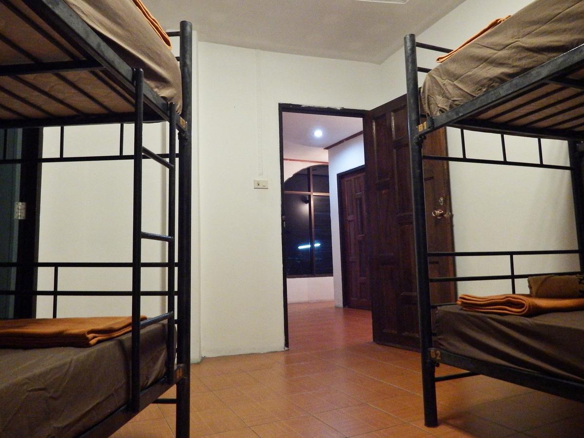 White Rabbit Hostel Baan Khai Kamer foto
